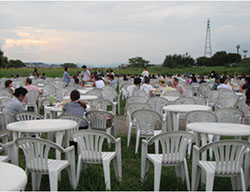 指定席・テーブル＋ひじ掛け付チェア