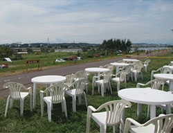 指定席・テーブル＋ひじ掛け付チェア