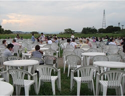 指定席・テーブル＋ひじ掛け付チェア