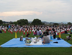 指定席・ブルーシート座布団・テーブル（3.6ｍ×5.4ｍ）