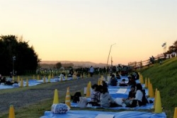 指定席・ブルーシート座布団・テーブル（3.6ｍ×5.4ｍ）