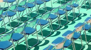 場所取りの心配がなく、見やすい位置に席をご用意しておりますので、大迫力のきれいな花火を間近で楽しむことができます。